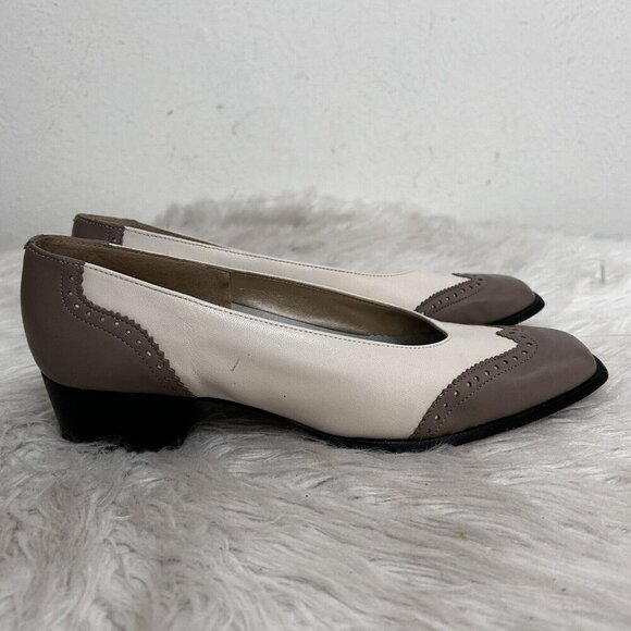 Magdesians Wingtip Pumps Heels Size 10 White Taupe Mod Party Wedding Secretary - Picture 3 of 11